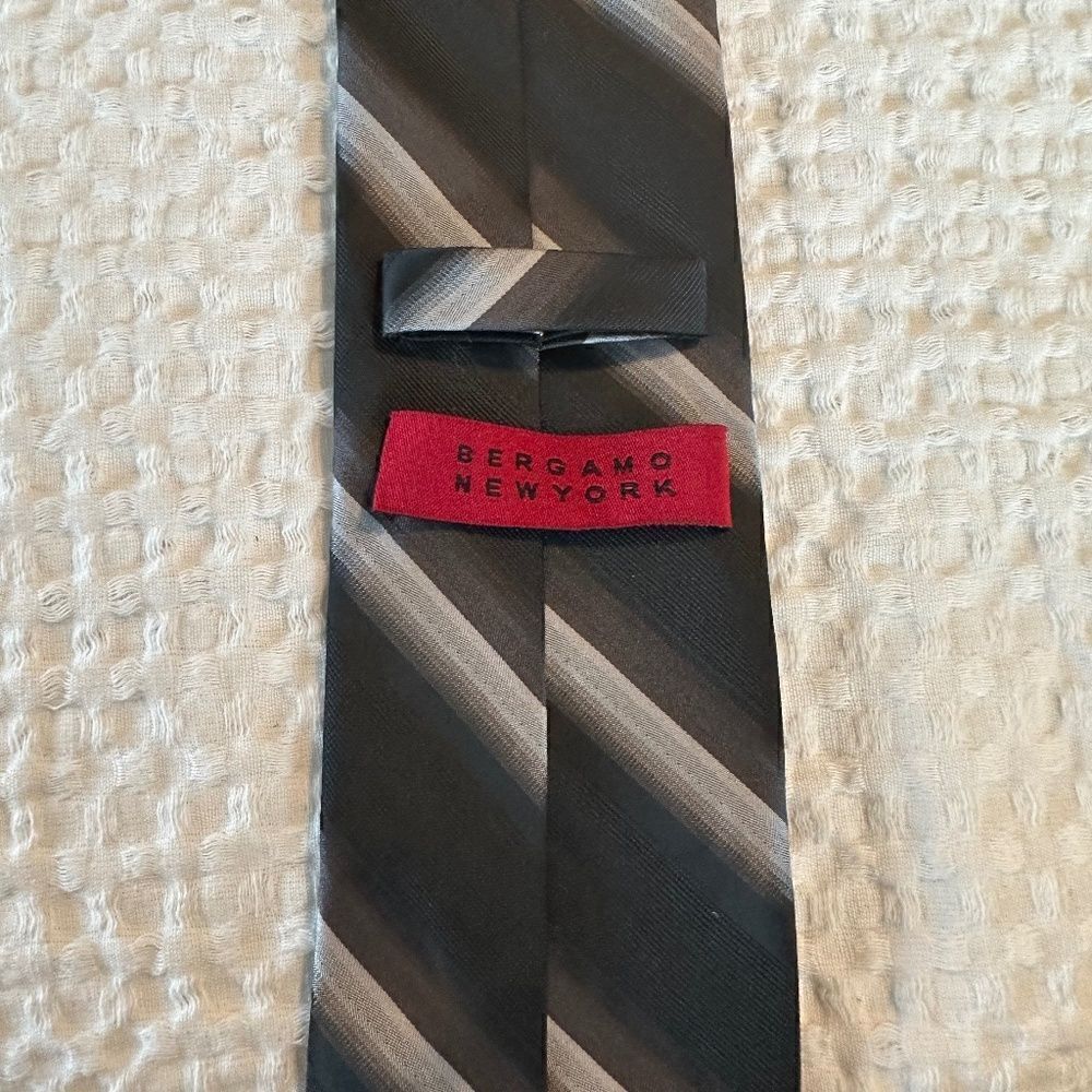 Bergamo NY Tie EUC 